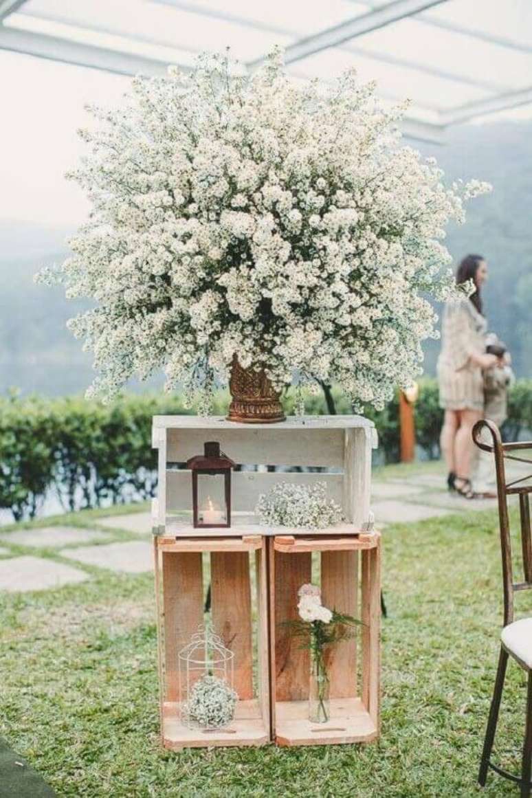 58. Caixotes de madeira são perfeitos para a decoração do casamento ao ar livre – Foto: Aaronguide