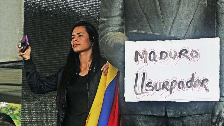 Opositores chamam Nicolás Maduro de 'usurpador'