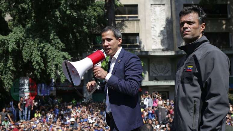 Guaidó e Leopoldo López surpreenderam os venezuelanos convocando a mobilização para terça-feira