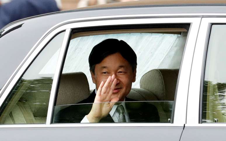 Imperador japon&ecirc;s Naruhito acena ao chegar ao Pal&aacute;cio Imperial em T&oacute;quio
01/05/2019 REUTERS/Kim Kyung-Hoon