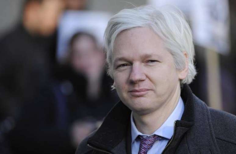 Assange é condenado a 50 semanas de prisão