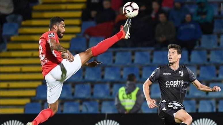 César Martins tem sido importante na campanha do Santa Clara na Liga Portuguesa (Foto: Divulgação/Santa Clara)