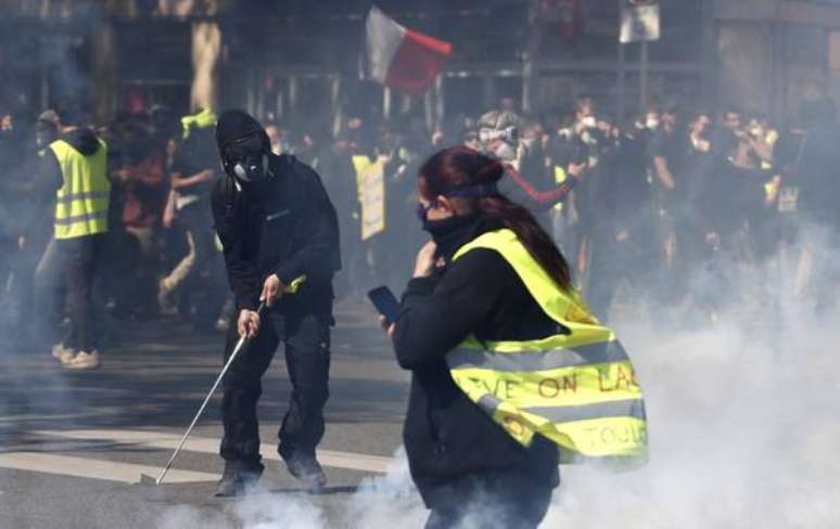 França enfrenta novos protestos com coletes amarelos