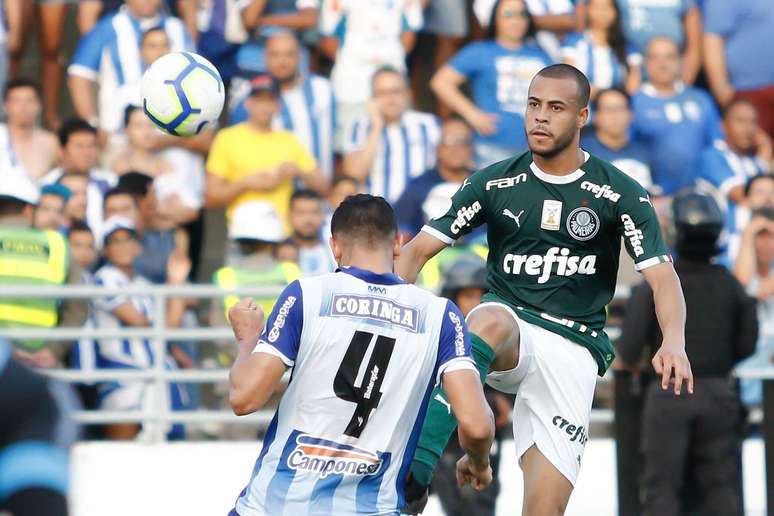 Mayke, do Palmeiras, durante partida contra o CSA, válida pela segunda rodada do Campeonato Brasileiro 2019, realizada no Estádio Rei Pelé, Maceió (AL), nesta quarta- feira (1º).