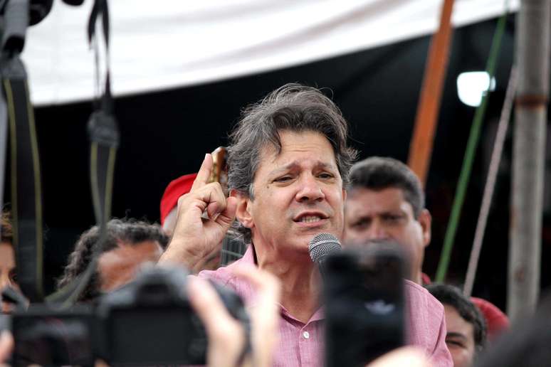 O ex-prefeito de São Paulo e candidato derrotado nas últimas eleições presidenciais, Fernando Haddad, participa do ato &#039;Lula Livre&#039;