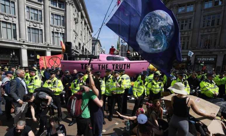 Protesto em Londres cobra ações eficazes contra as mudanças climáticas