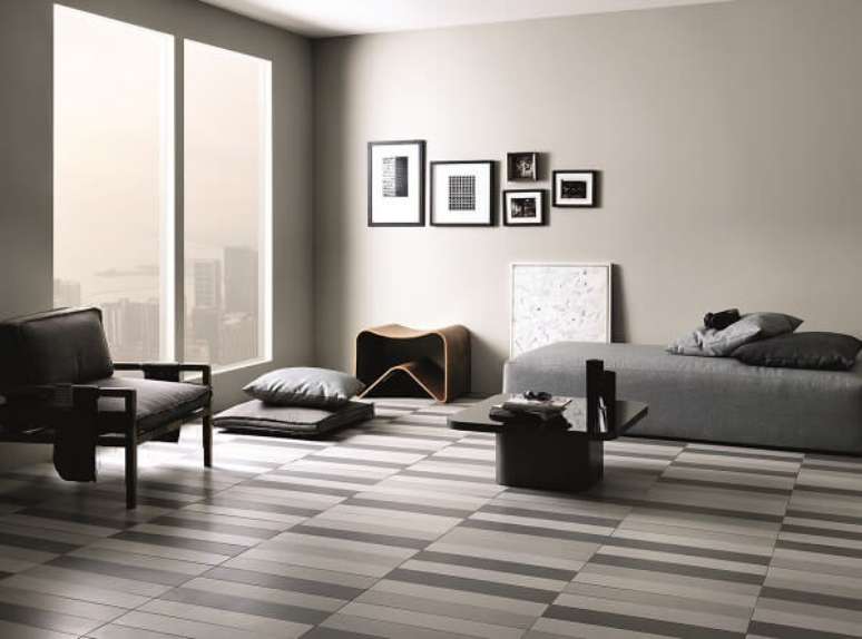 22 – Decoração de quarto simples com piso listrado em tons de cinza. ProjetoPortobello