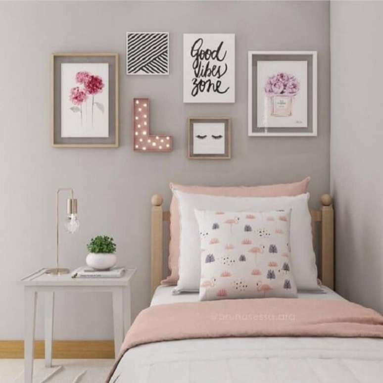 3 – Decoração quarto de menina simples nos tons rosa e cinza. Fonte: Pinterest