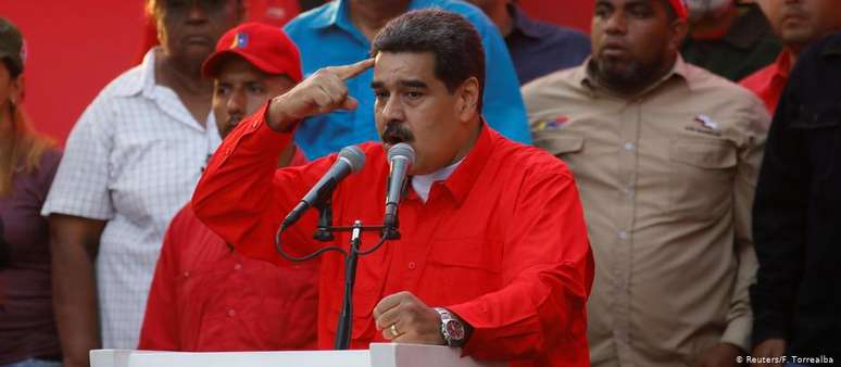 Maduro: "Aqui não são as balas nem os fuzis que vão impor um presidente marionete em Miraflores"