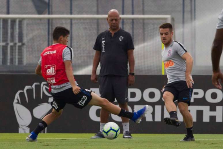 Ramiro, que jogou 45 minutos contra a Chape, treinou com os reservas (Foto: Daniel Augusto Jr./Ag. Corinthians)