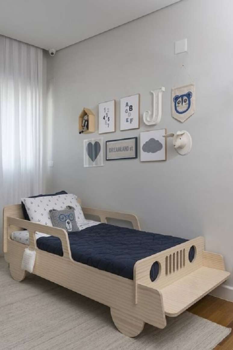 25 – Decoração de quarto simples para menino com quadros. Fonte: Revista Viva Decora