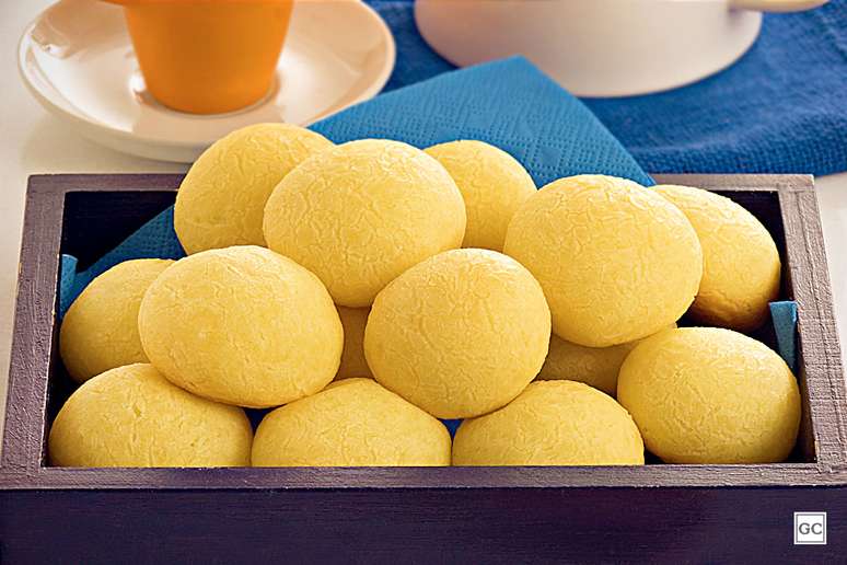 Pão de queijo com iogurte