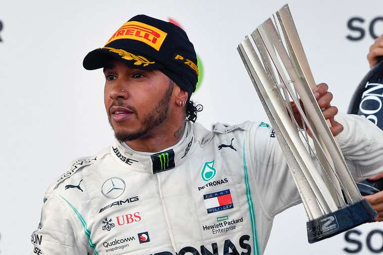 Apesar do domínio precoce, Hamilton considera que a Mercedes tem que tomar cuidado