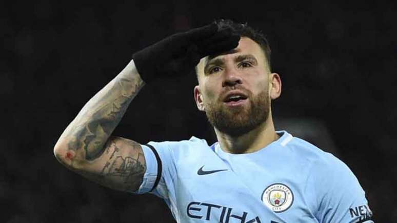 Otamendi vive fase irregular no City (Foto: Oli Scarff / AFP)