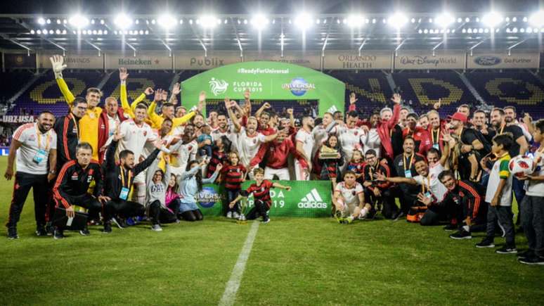 O Flamengo emitiu nota, nesta sexta-feira, negando uma possível crise e dando respaldo para o trabalho de Abel Braga no comando da equipe (Foto:Alexandre Vidal / Flamengo)