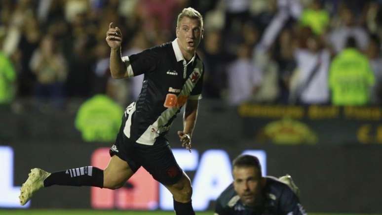 Maxi marcou o gol do Vasco contra o Atlético-MG (Foto: Marcelo de Jesus/Raw Image/Lancepress!)