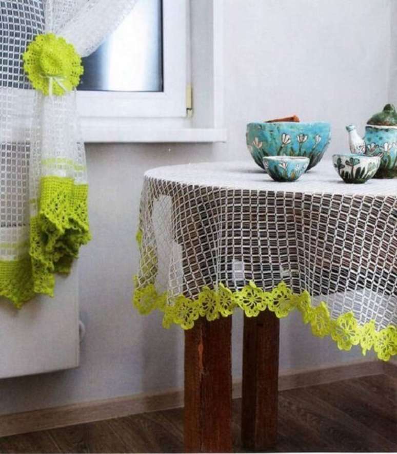 33- O crochê é uma ótima opção para de cortina para cozinha. Fonte: Pinterest