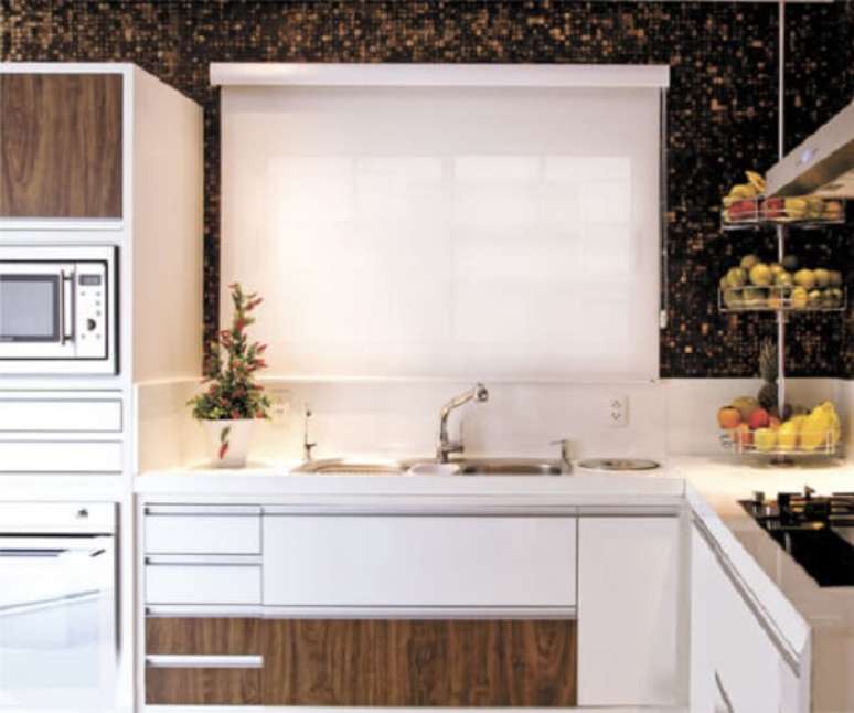 52- A cortina para cozinha rolô é de fácil manutenção. Fonte: Casa e Construção