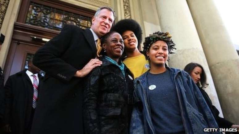 De Blasio com a mulher, Chirlane, e os filhos, Chiara e Dante