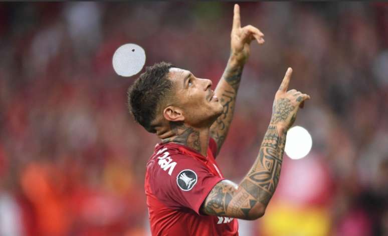 Guerrero busca gol 100 no futebol brasileiro (Foto: Divulgação Twitter Internacional)