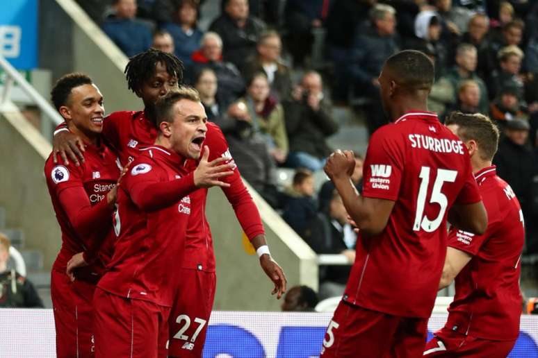 Liverpool sofre, vence o Newcastle e segue na luta pelo título inglês (Foto: LINDSEY PARNABY / AFP)
