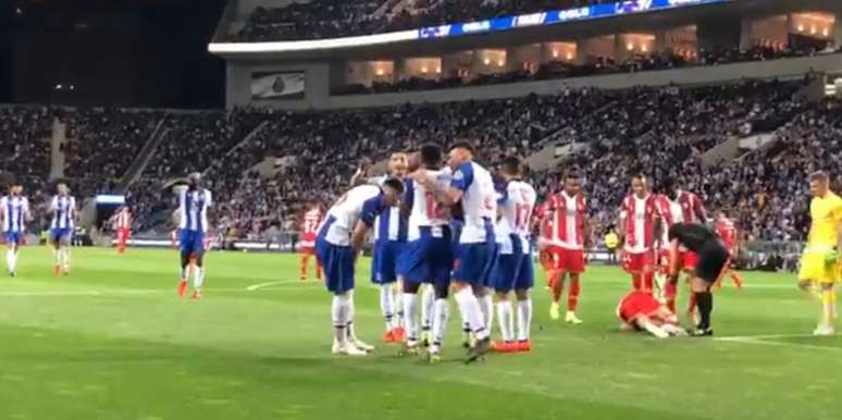 Porto goleia o Aves e segue na cola do Benfica na briga pelo título português (Foto: Reprodução Twitter)