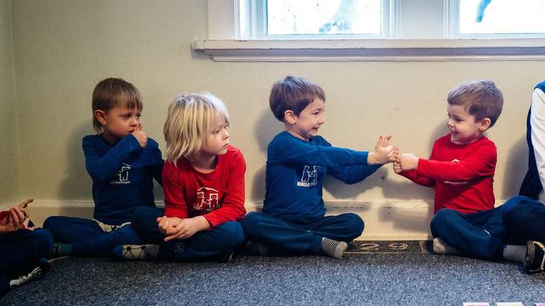 &Oacute;lafsd&oacute;ttir argumenta que, nas escolas tradicionais, meninos 'sequestram' a maior parte da aten&ccedil;&atilde;o dos professores