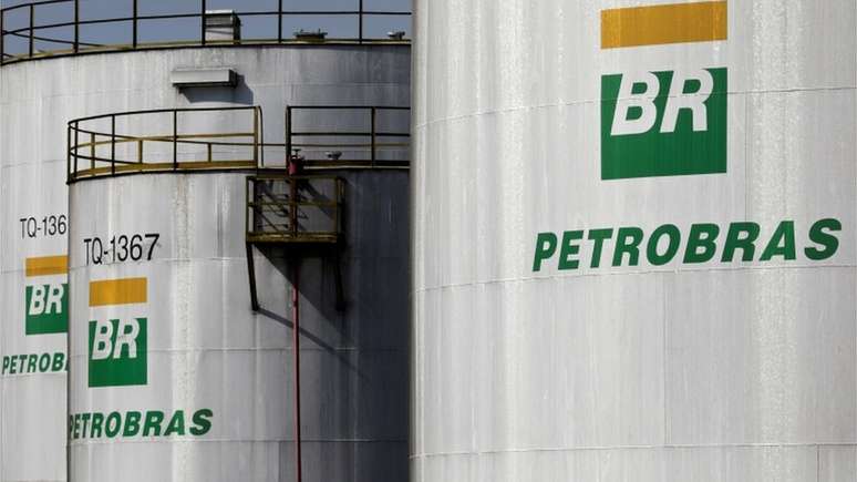 'A Petrobras, no fundo, que define o pre&ccedil;o no mercado brasileiro, pelo seu poder de monop&oacute;lio de fato, mesmo que se possa ter outras distribuidoras, ela tem um tamanho que d&aacute; a ela um certo poder monopolista', diz analista