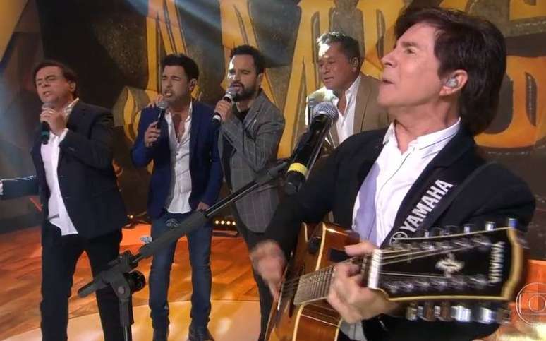 Chitãozinho, Zezé Di Camargo, Luciano, Leonardo e Xororó: os 'Amigos' durante participação no 'Fantástico'.