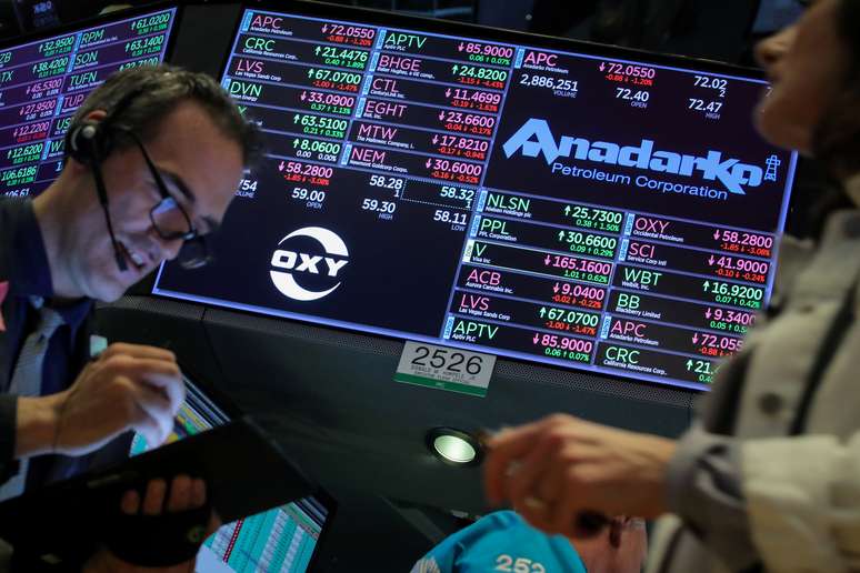 Logos de Occidental e Anadarko vistos juntos na Bolsa de Valores de Nova York 
30/04/2019
REUTERS/Brendan McDermid