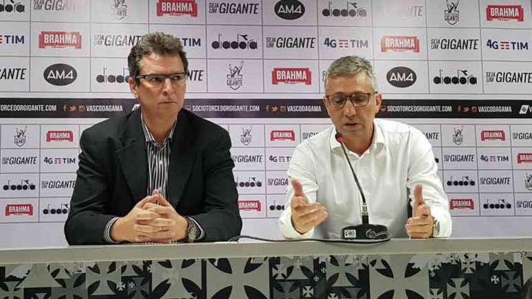 Alexandre Faria, à esquerda, foi demitido no último domingo (Foto: Divulgação/Vasco)