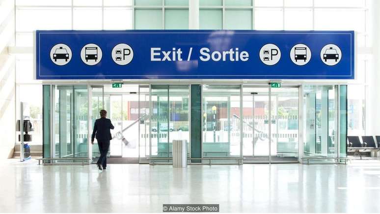 Passageiros compram passagem com escala, por ser mais barata, e deixam o aeroporto na cidade de conex&atilde;o