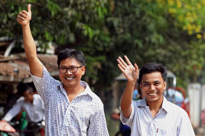 Repórteres da Reuters Wa Lone e Kyaw Soe Oo após deixarem prisão em Yangon
07/05/2019
REUTERS/Ann Wang