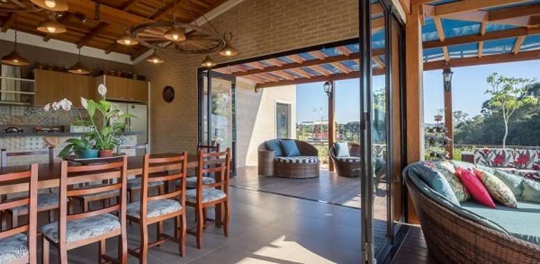 21- Em ambientes rústicos, a casa de tijolo ecológico completa a decoração. Fonte: Casa da Sustentabilidade