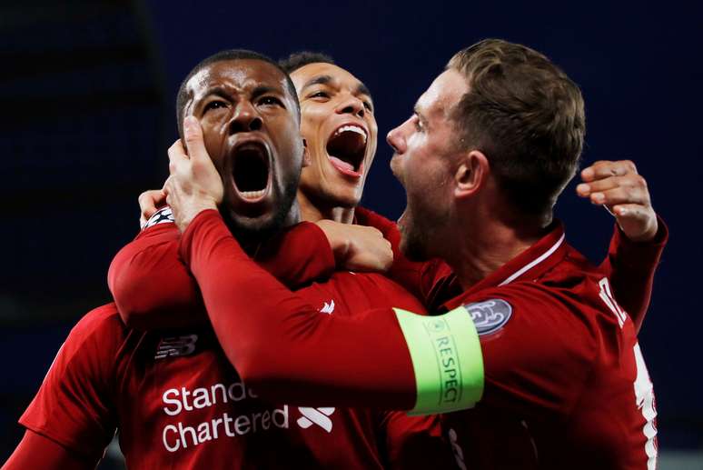 Wijnaldum comemora gol do Liverpool sobre o Barcelona em Anfield