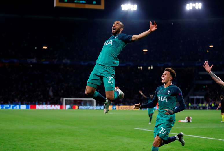 Lucas Moura comemora terceiro gol marcado pelo Tottenham contra o Ajax pela Liga dos Campe&otilde;es
08/05/2019 Action Images via Reuters/Matthew Childs