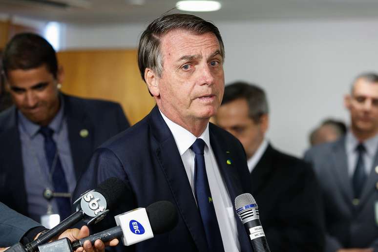 Presidente da República Jair Bolsonaro fala com a imprensa ao término da reunião.