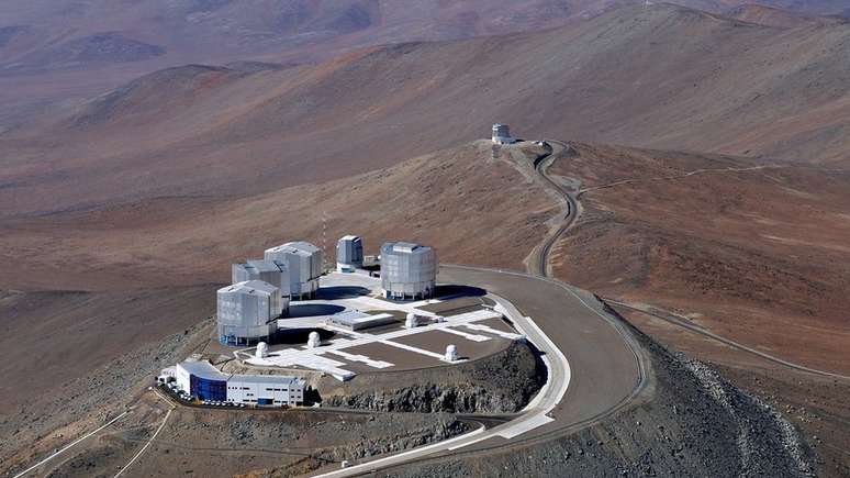 Usado para observar os asteroides, o VLT fica na montanha Cerro Paranal, no Chile