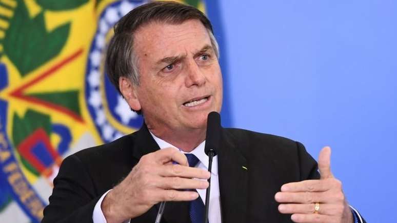 Bolsonaro cortou R$ 819 milhões dos R$ 4,1 bilhões de verba não obrigatória da Capes e anunciou o congelamento de bolsas ociosas