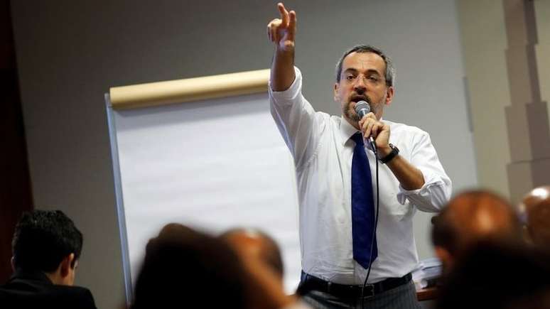 O ministro Wientraub defendeu no Senado o contingenciamento de 30% das verbas das universidades federais