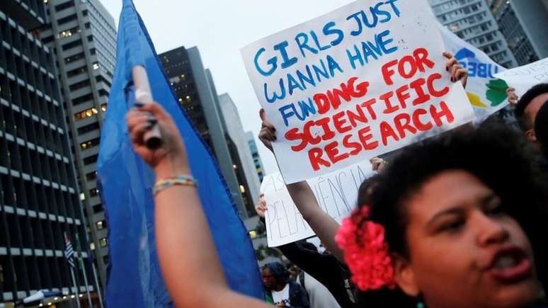 Medidas do governo para a &aacute;rea de educa&ccedil;&atilde;o foram alvos de protestos