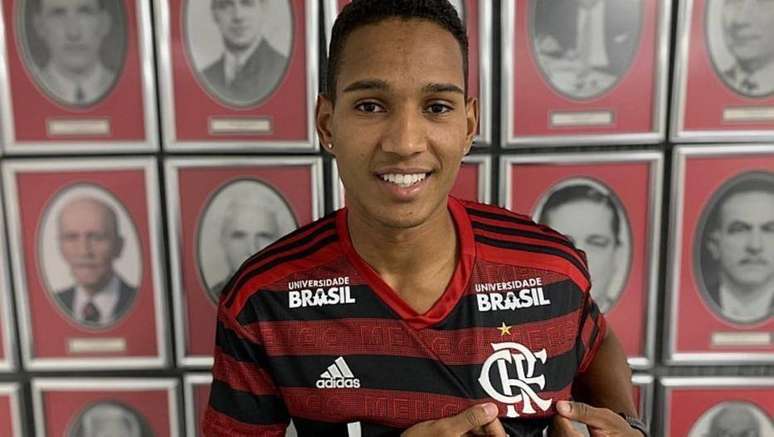 Flamengo se reforça com lateral João Lucas, destaque do Bangu no Carioca