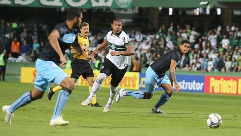 Rodrigão passou em branco no empate sem gols entre Coritiba e Londrina