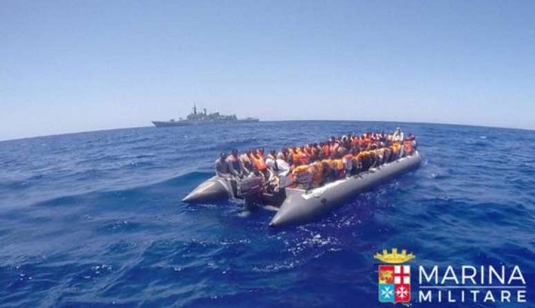 Resgate de migrantes no Mediterrâneo, em foto de arquivo