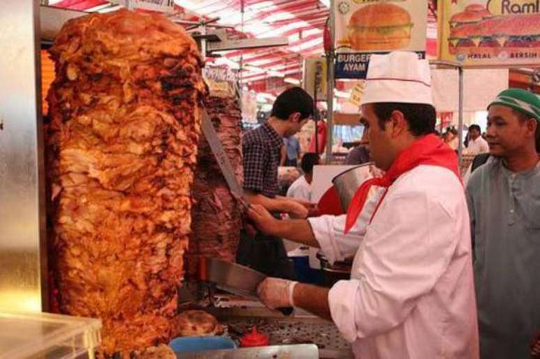 Vai viajar? Conheça as melhores comidas de rua do mundo