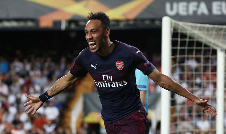 Aubameyang marcou três gols na vitória do Arsenal