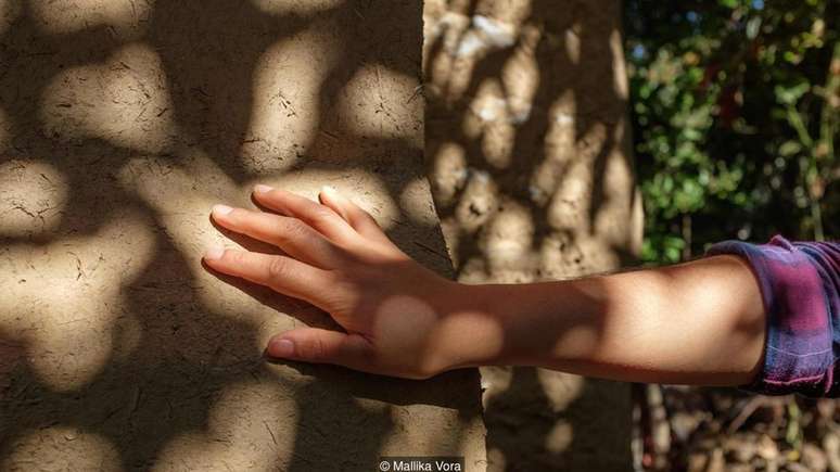 Como se trata de um material térmico, ele libera calor nas casas à noite e frescor durante o dia