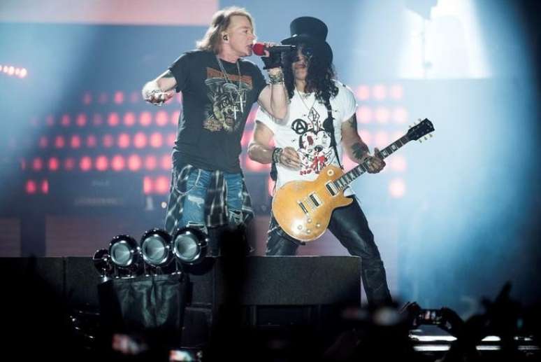 Axl Rose e Slash, da banda Guns N' Roses, durante show em Copenhague
27/06/2017 Scanpix Denmark/Mads Joakim Rimer Rasmussen via REUTERS