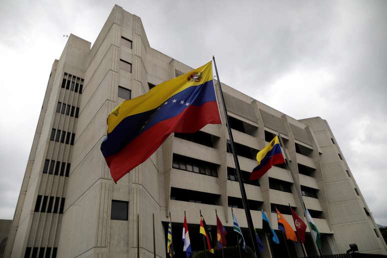 Bandeira da Venezuela em frente à Suprema Corte do país em Caracas
08/05/2019 REUTERS/Ueslei Marcelino