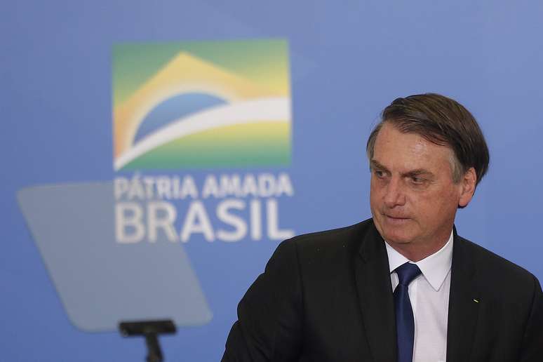  O presidente da República, Jair Bolsonaro, durante cerimônia de assinatura de um decreto que facilita o acesso a munição e o transporte de armas de fogo para atiradores esportivos, caçadores e colecionadores, no Palácio do Planalto, em Brasília